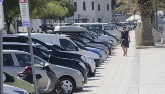 U četvrtak zatvorena riva zbog ocrtavanja parkirnih mjesta