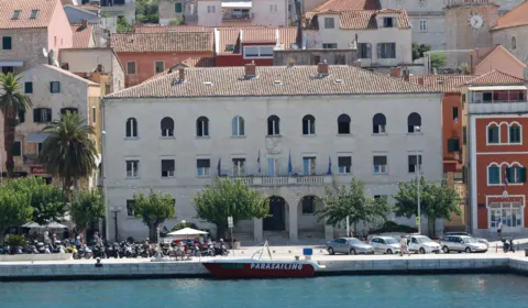 Od ove godine, uz studentske, Grad Makarska dodjeljuje i stipendije učenicima srednjih škola